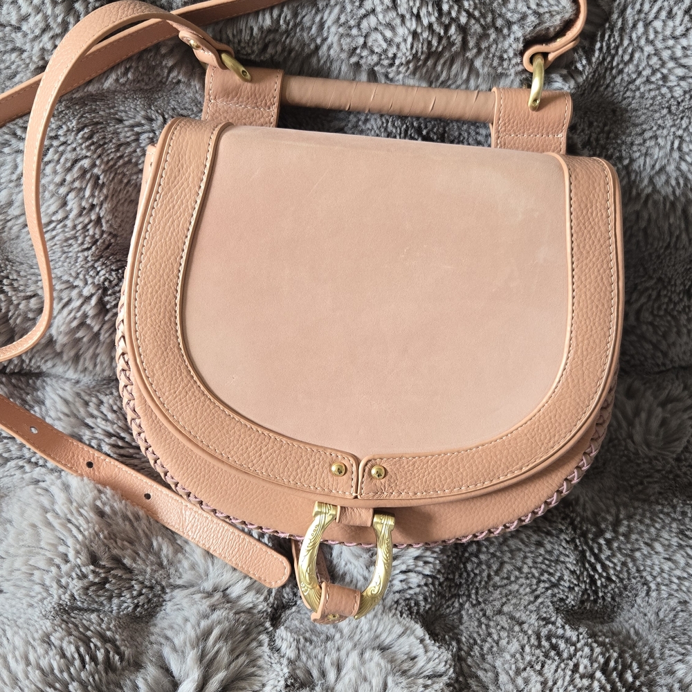 Chic Tan Leather Crossbody Bag
